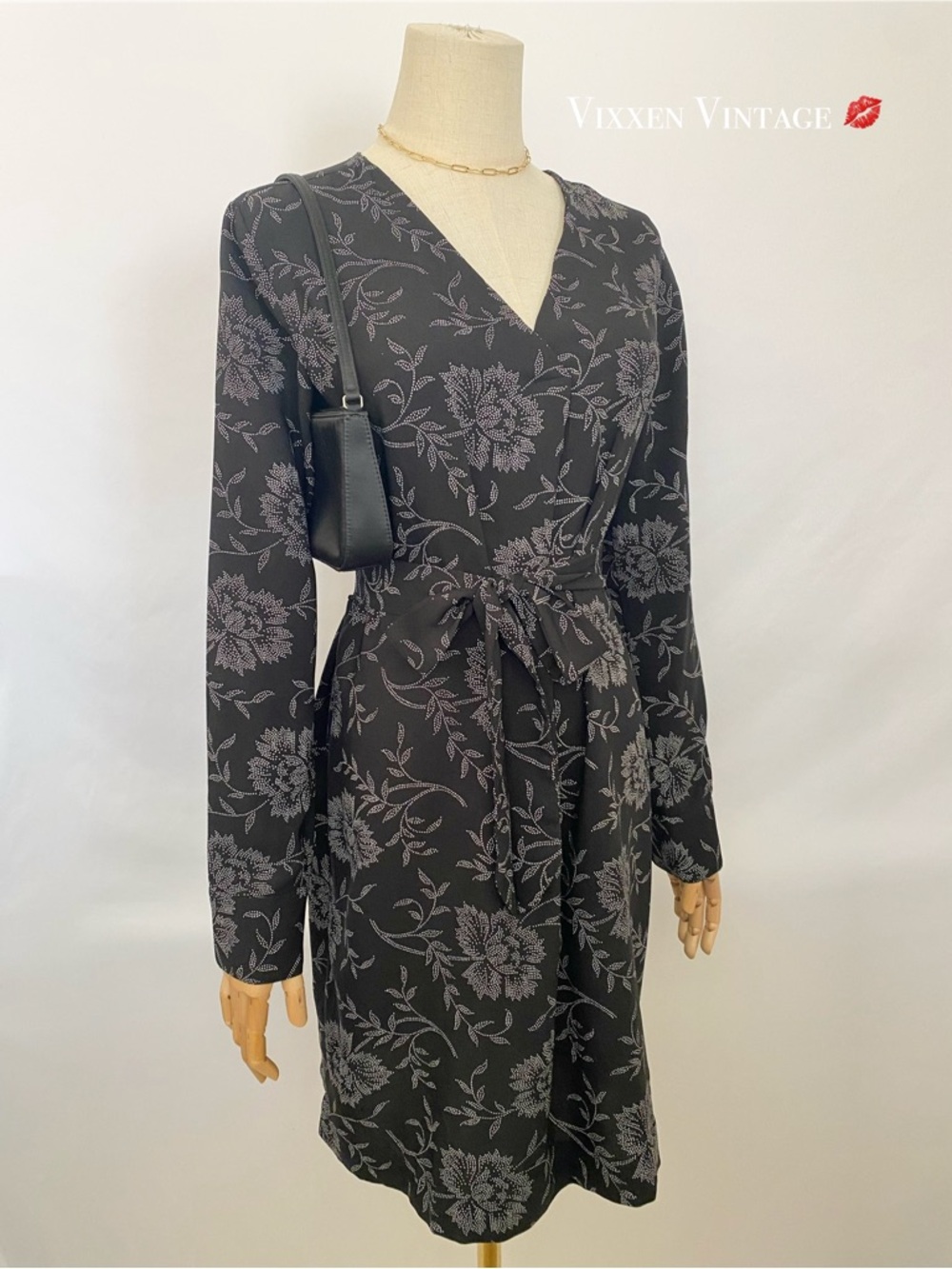 ANN TAYLOR FLORAL DOLMAN SLEEVE BELTED V-NECK SHEATH DRESS IN BLACK